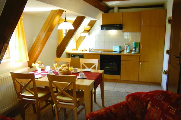 Ferienwohnung 2 - Wohnzimmer mit Küche